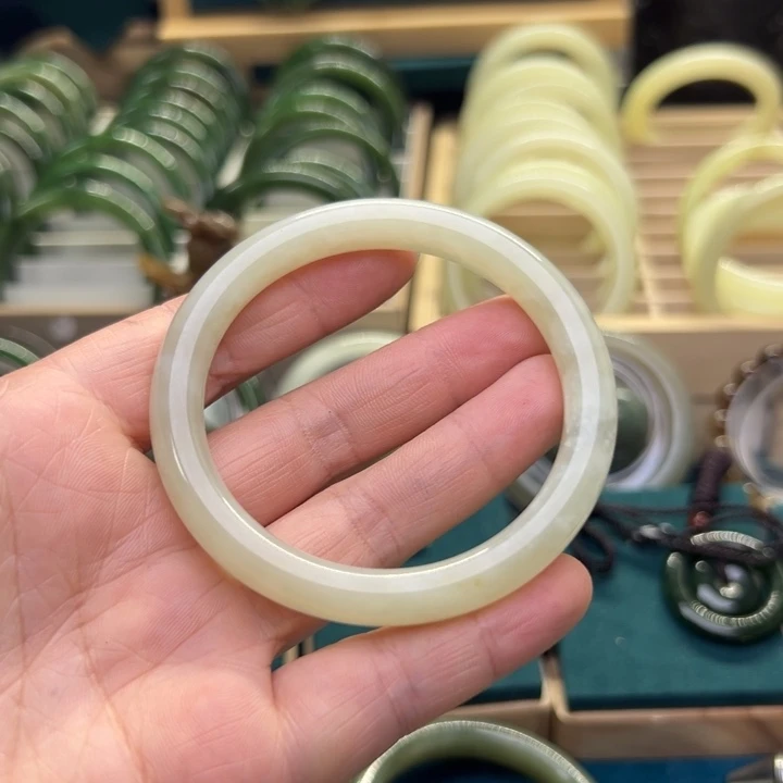 和田玉手镯未镶嵌57.1圈围0095