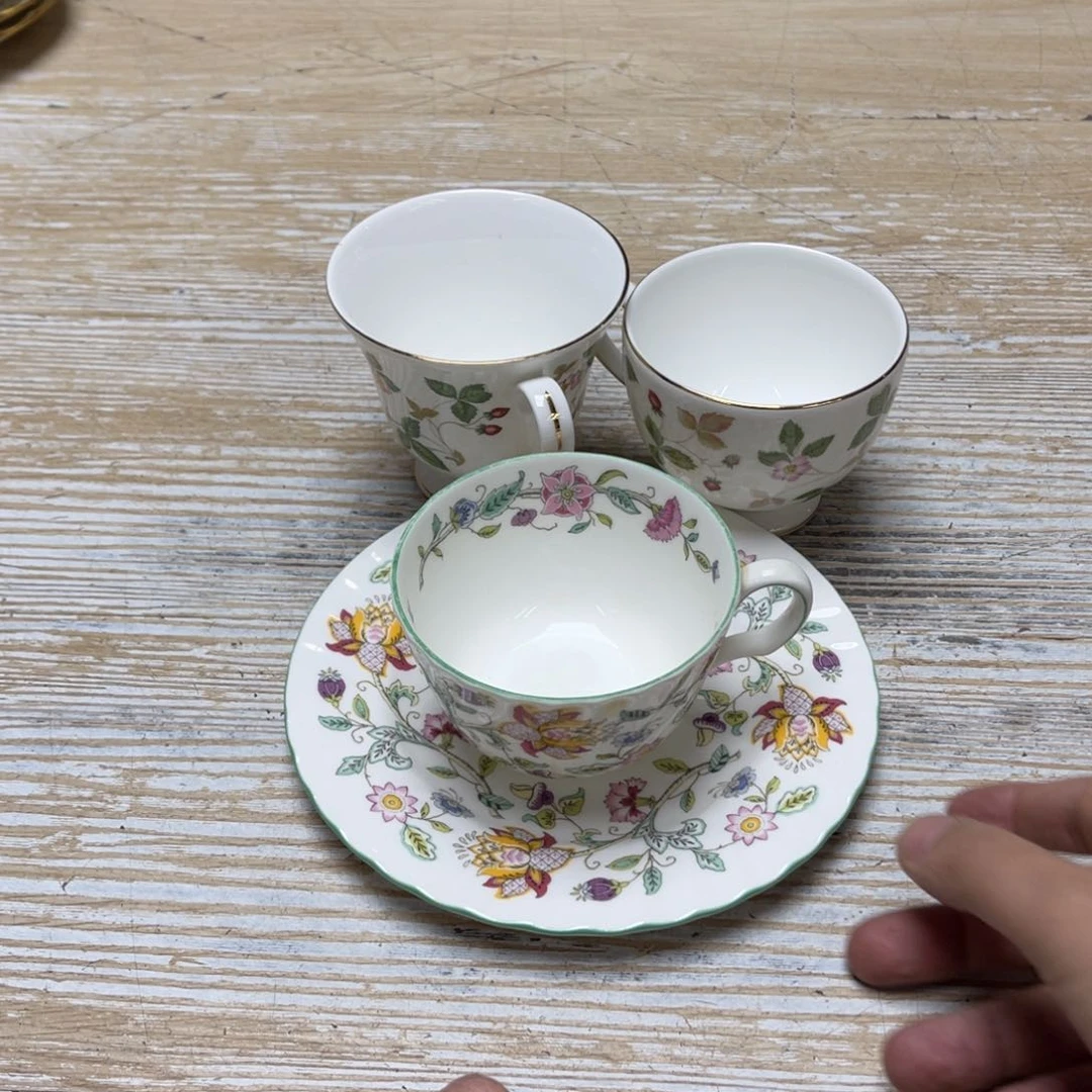 瓷片麦*C密密麻麻地排列在一起