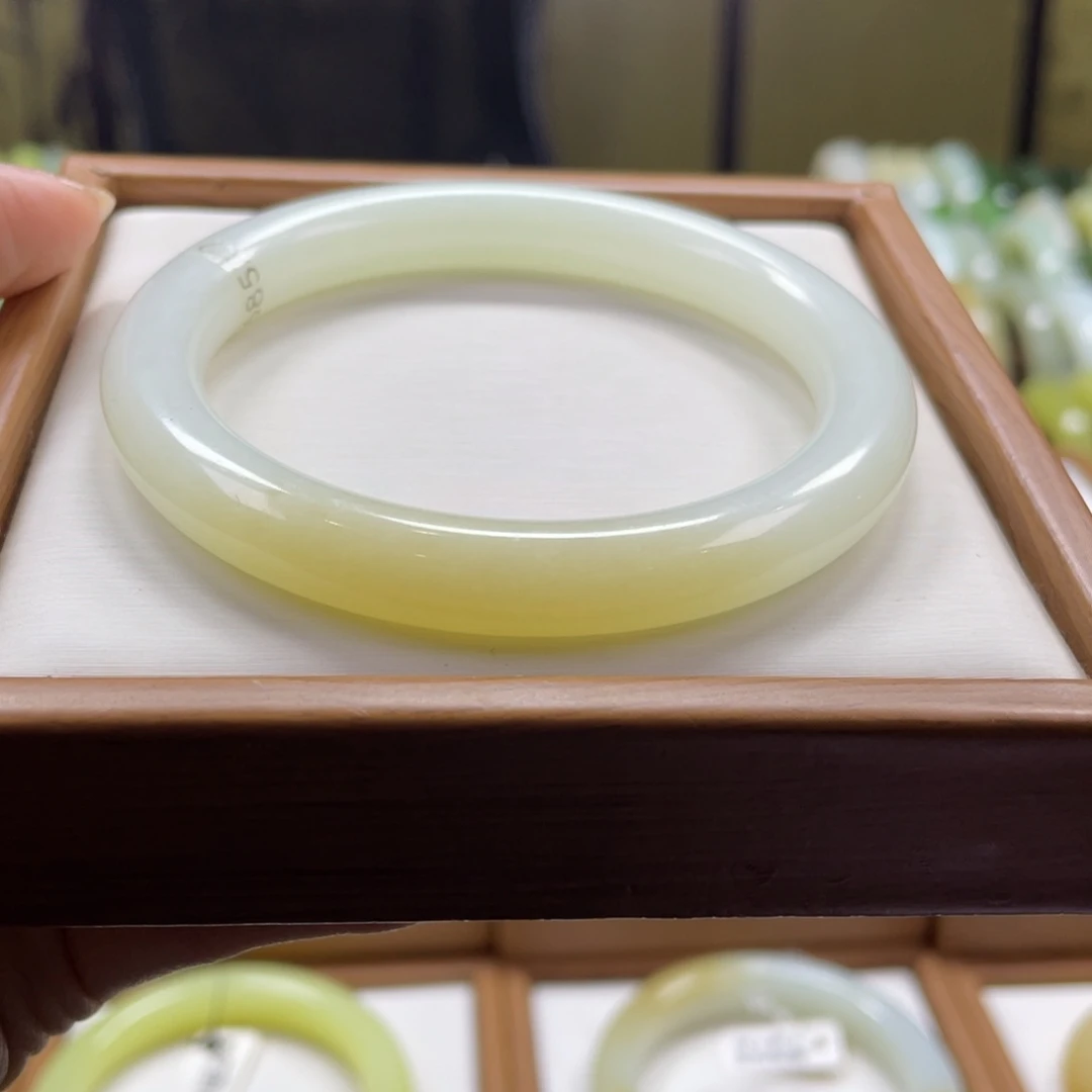 和田玉未镶嵌手镯58圈