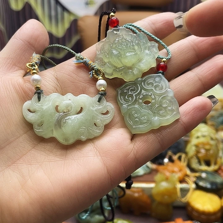 蛇纹石玉未镶嵌颈饰