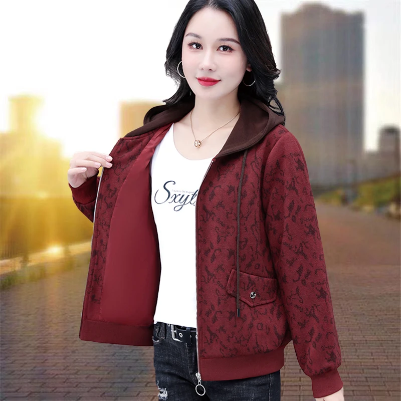 中年妈妈春装外套2025新款今年流行爆款时尚印花连帽女士短款上衣