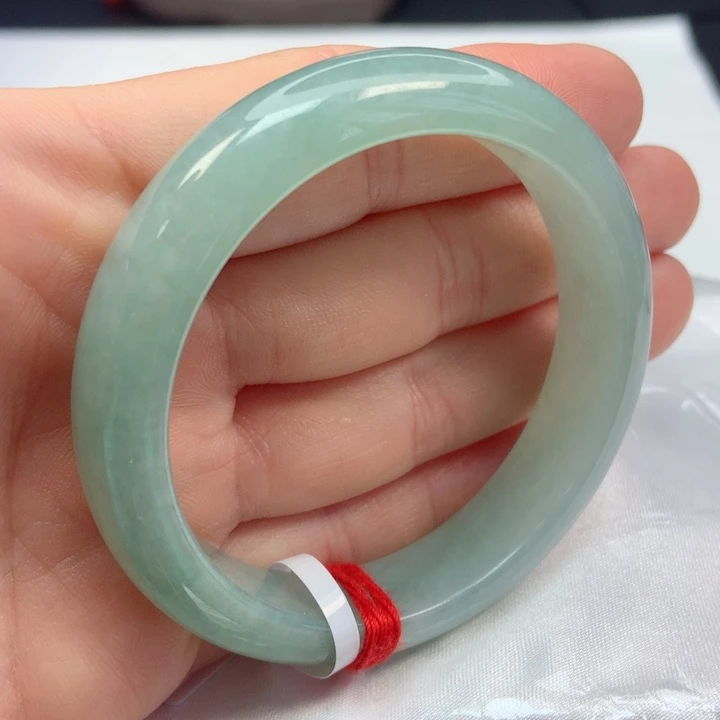 翡翠手镯未镶嵌52圈
