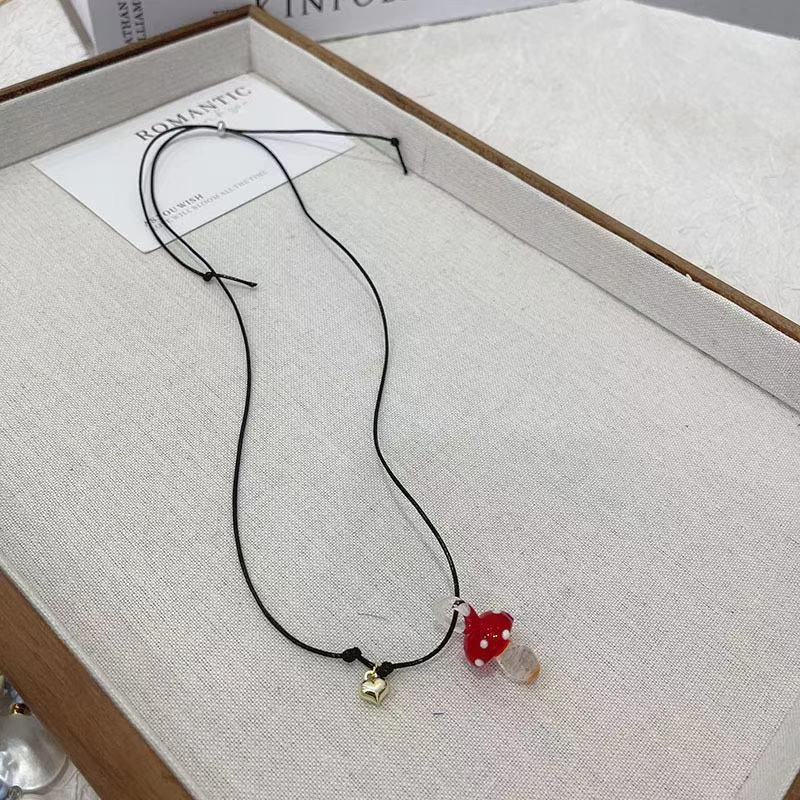 非金属皮质项链 LAPHE 玻璃小蘑菇复古简约黑色皮绳锁骨链