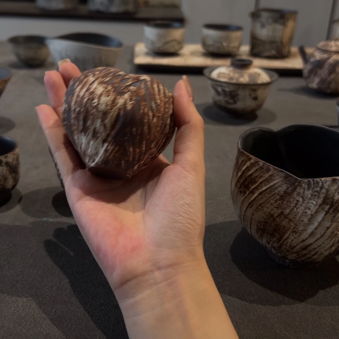 瓷片陶瓷。       陶瓷。