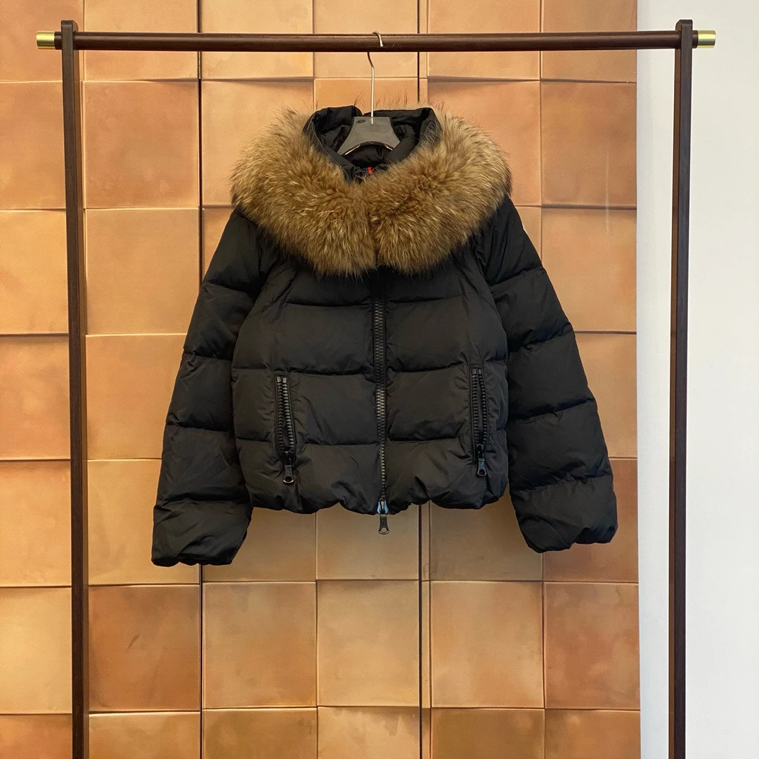 Moncler Sauvage黑色刺绣徽标logo毛领羽绒服/1码/99新/27539