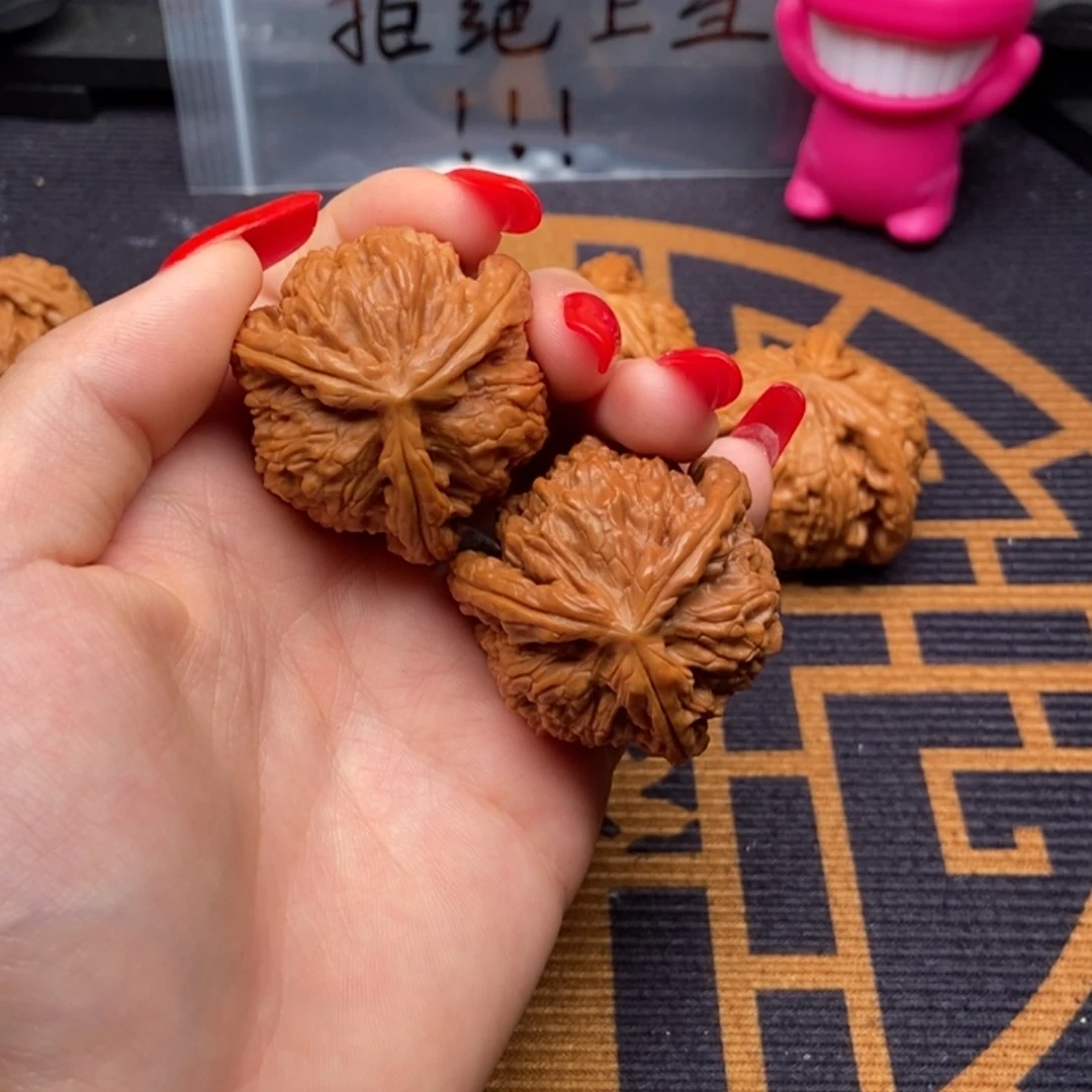 文玩核桃吊坠谦*.白狮