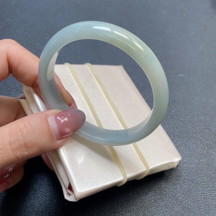 翡翠未镶嵌手镯52贵妃