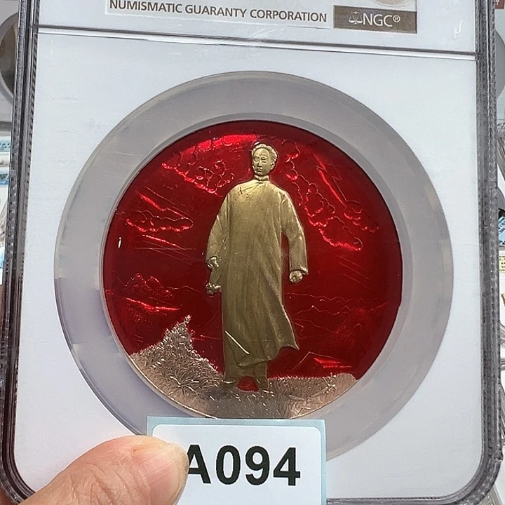 徐***摩其他普通金属精品像章094号像章