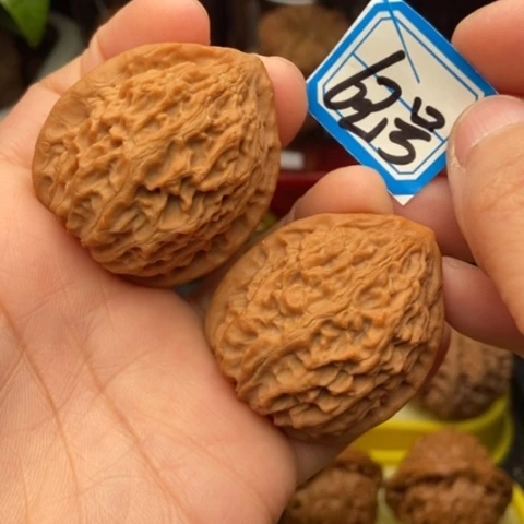 文玩核桃吊坠金牛38