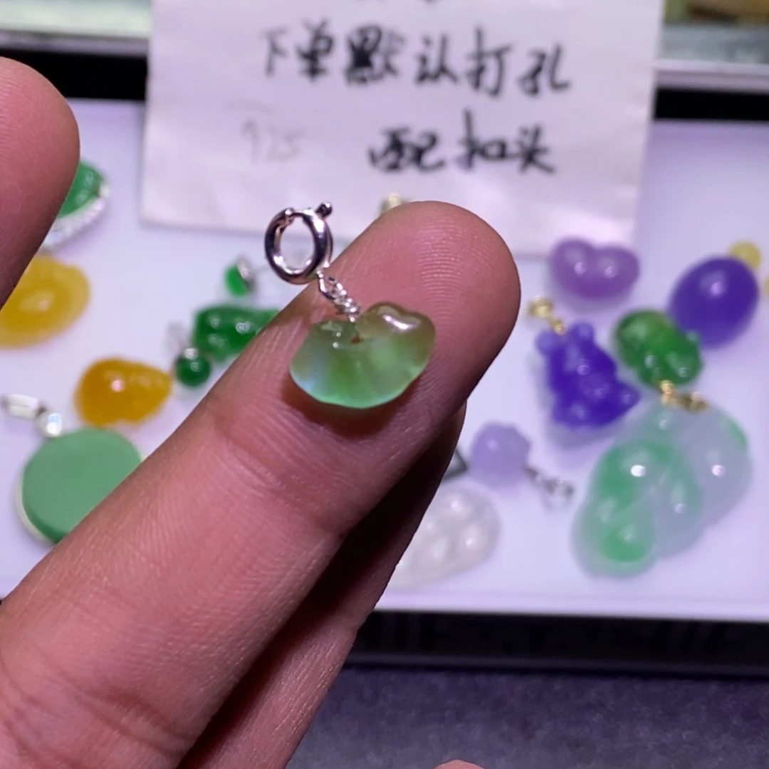 翡翠未镶嵌颈饰吊坠