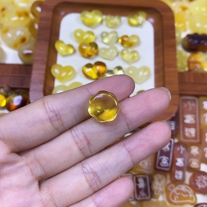 小***鱼吊坠橄榄核蜂蜜罐