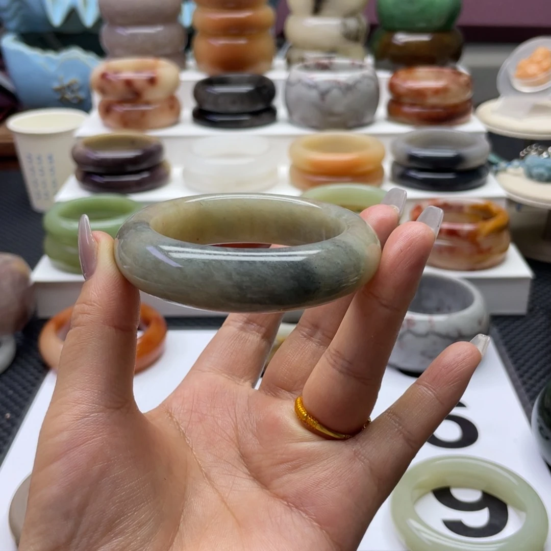 石英质玉手镯未镶嵌