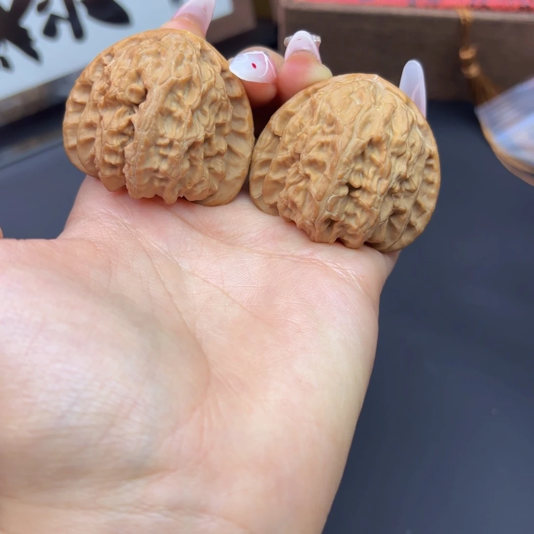 文玩核桃把件三角白 42➕