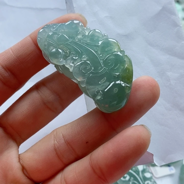 翡翠颈饰未镶嵌云**轻天然