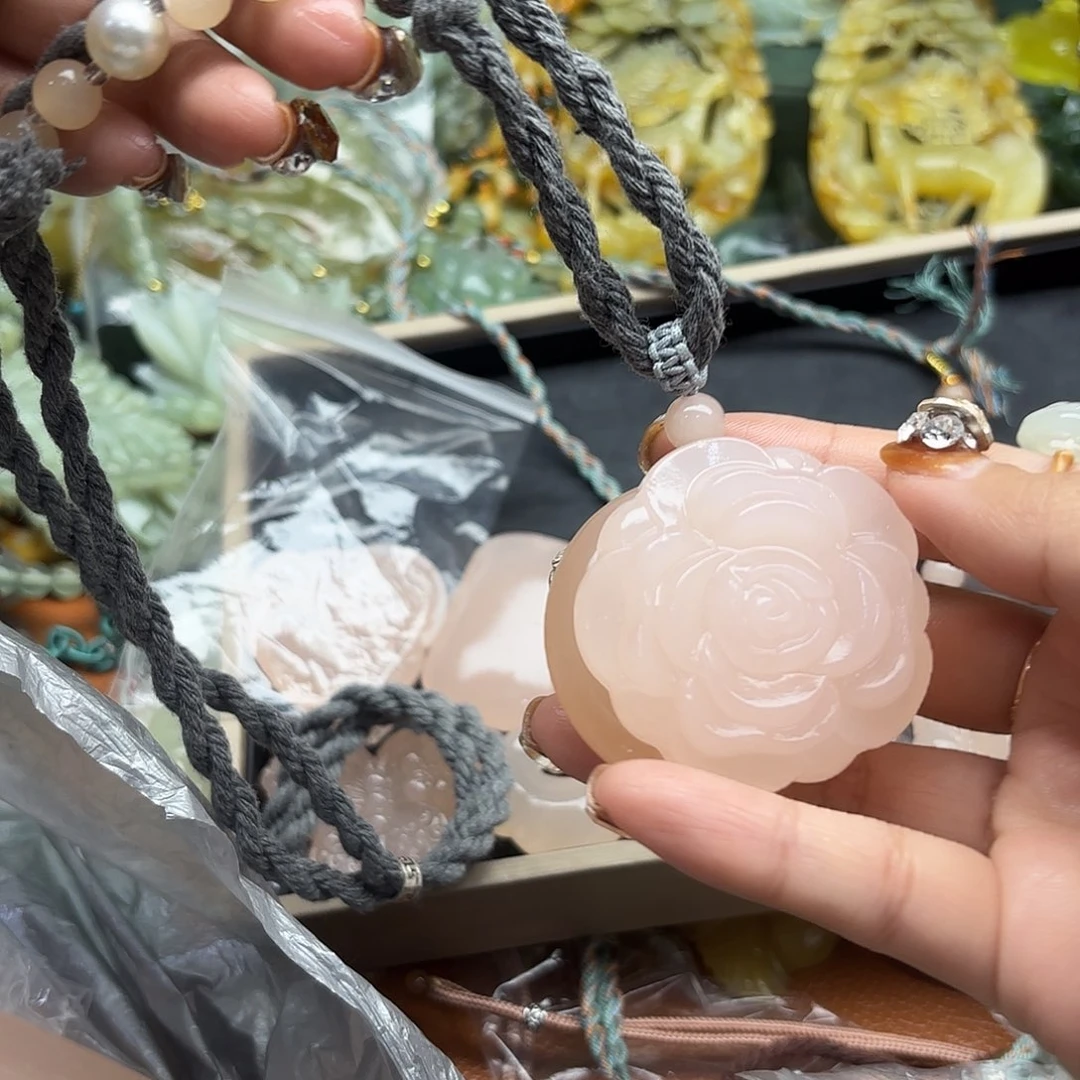 用***8蛇纹石玉未镶嵌颈饰
