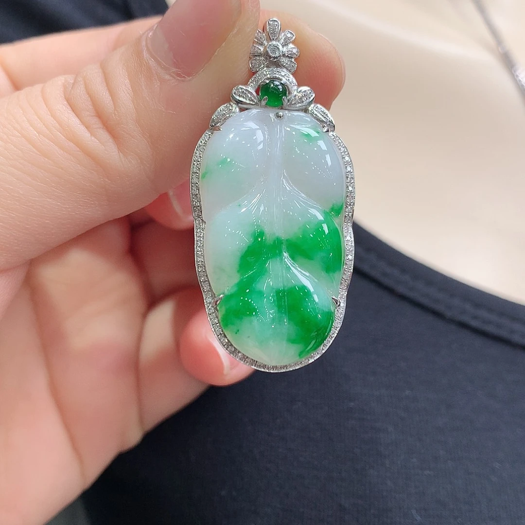 翡翠颈饰18K金镶嵌叶子