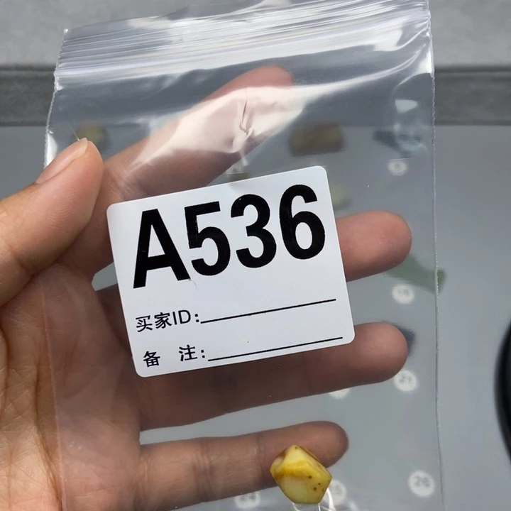 蛇纹石玉未镶嵌颈饰一*心