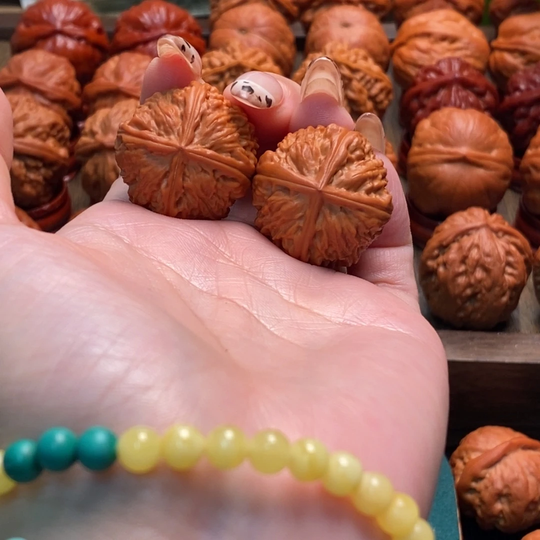 山***瓶文玩核桃把件蚂蚁四棱