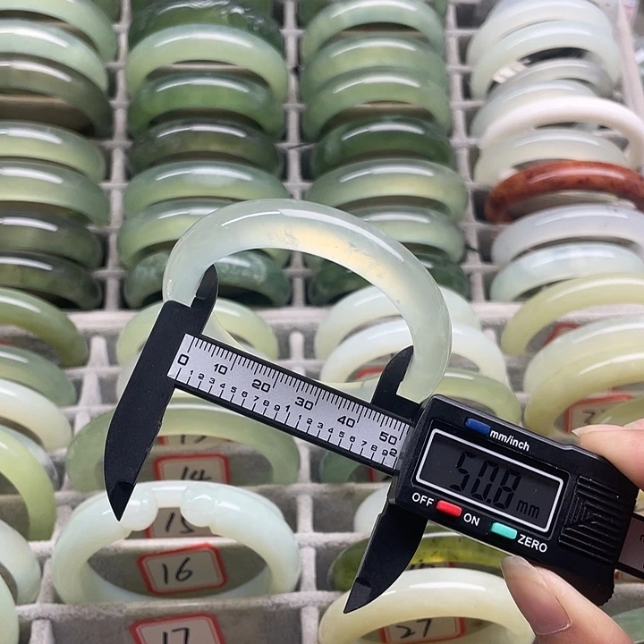 蛇纹石玉未镶嵌手镯17