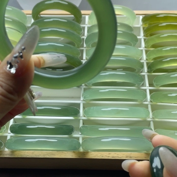 二***姨蛇纹石玉未镶嵌手镯