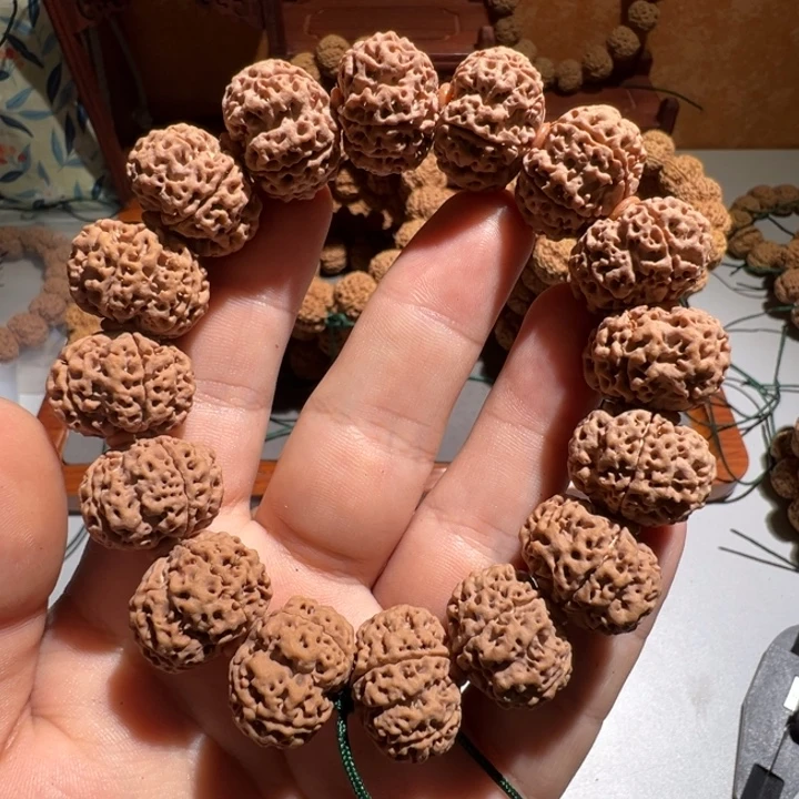 江***云吊坠金刚菩提19红皮纽扣蜂王