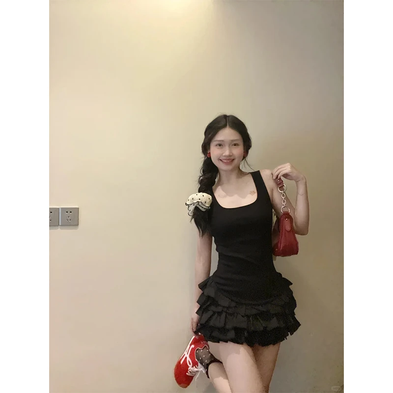 2025夏季新款性感辣妹设计方领黑色背心裙收腰修身蛋糕裙A字短裙