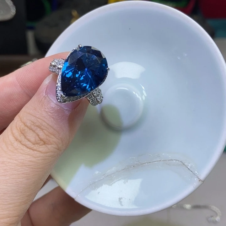 瓷片不会哈哈哈哈哈哈哥哥