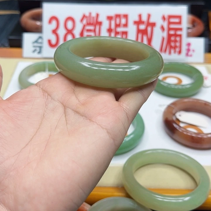 未镶嵌手镯石英质玉