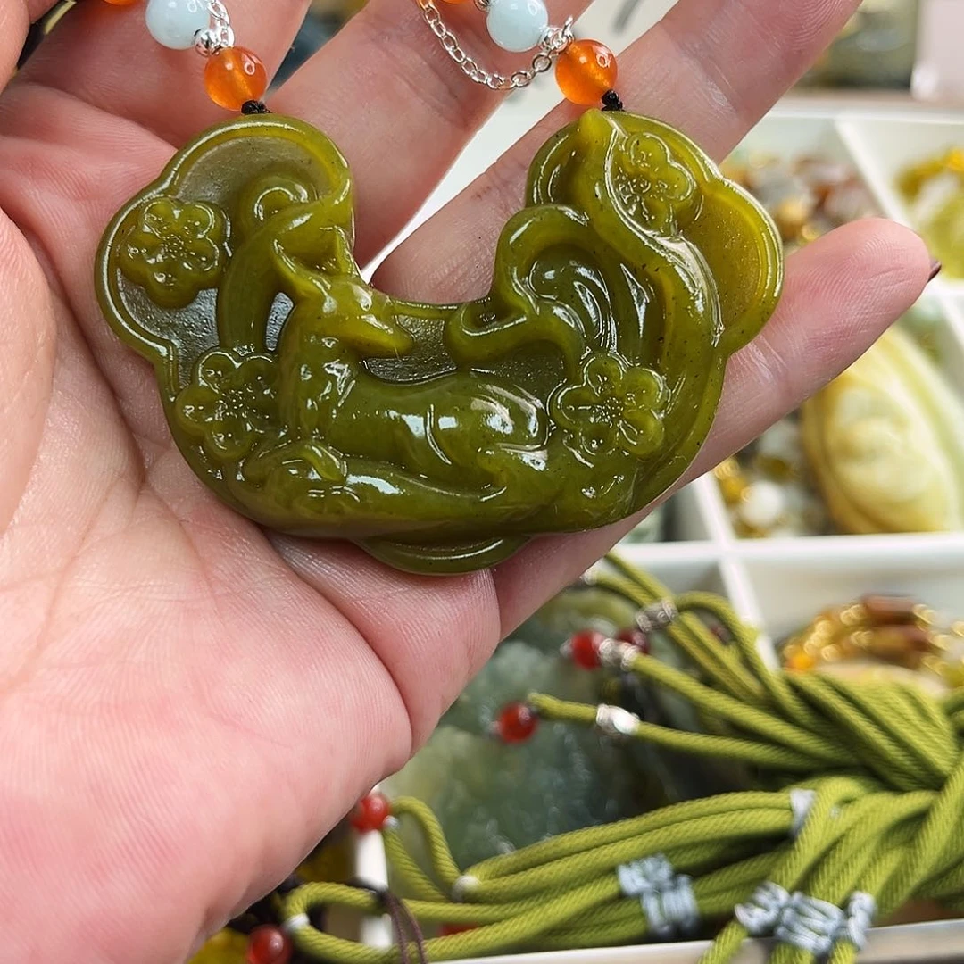 蛇纹石玉颈饰未镶嵌
