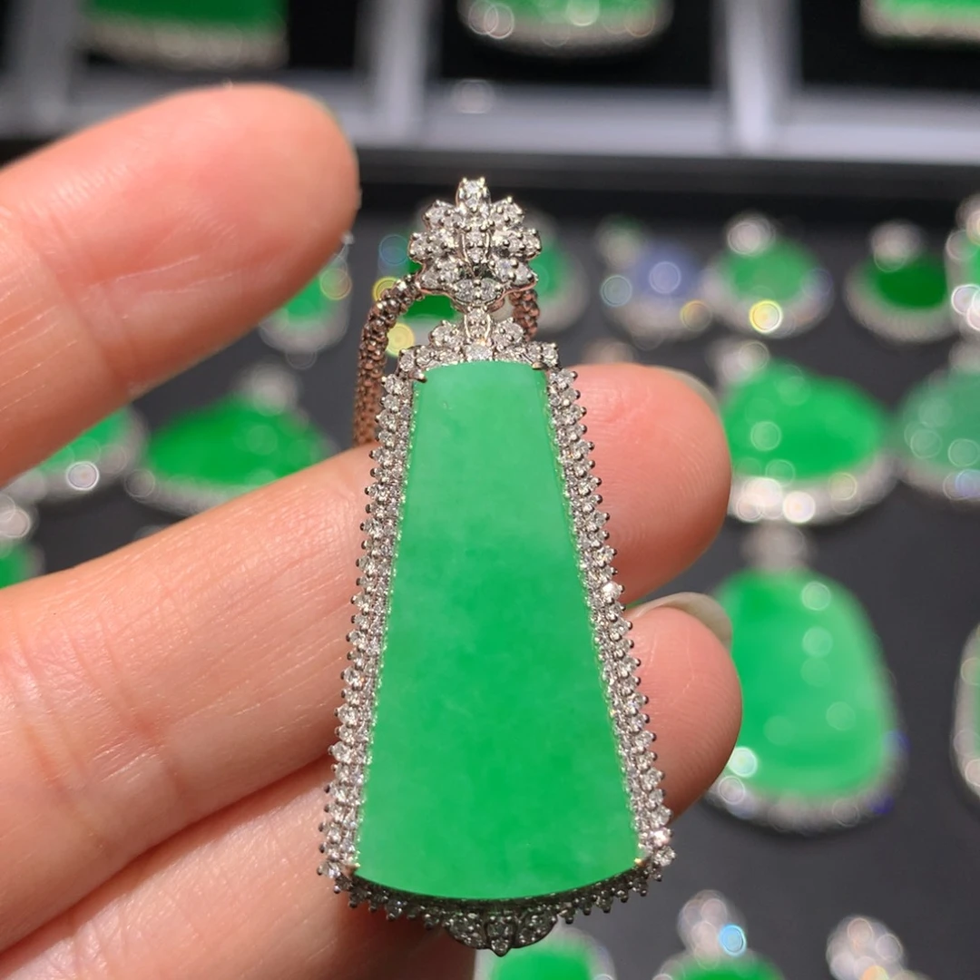 翡翠颈饰18K金镶嵌翡翠