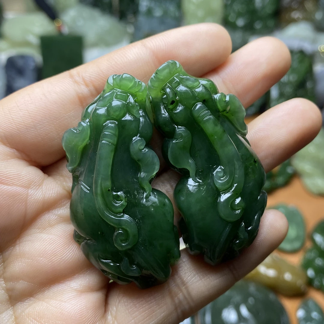 和田玉碧玉菠菜绿精美手工雕刻貔貅吊坠气质百搭男女款一对