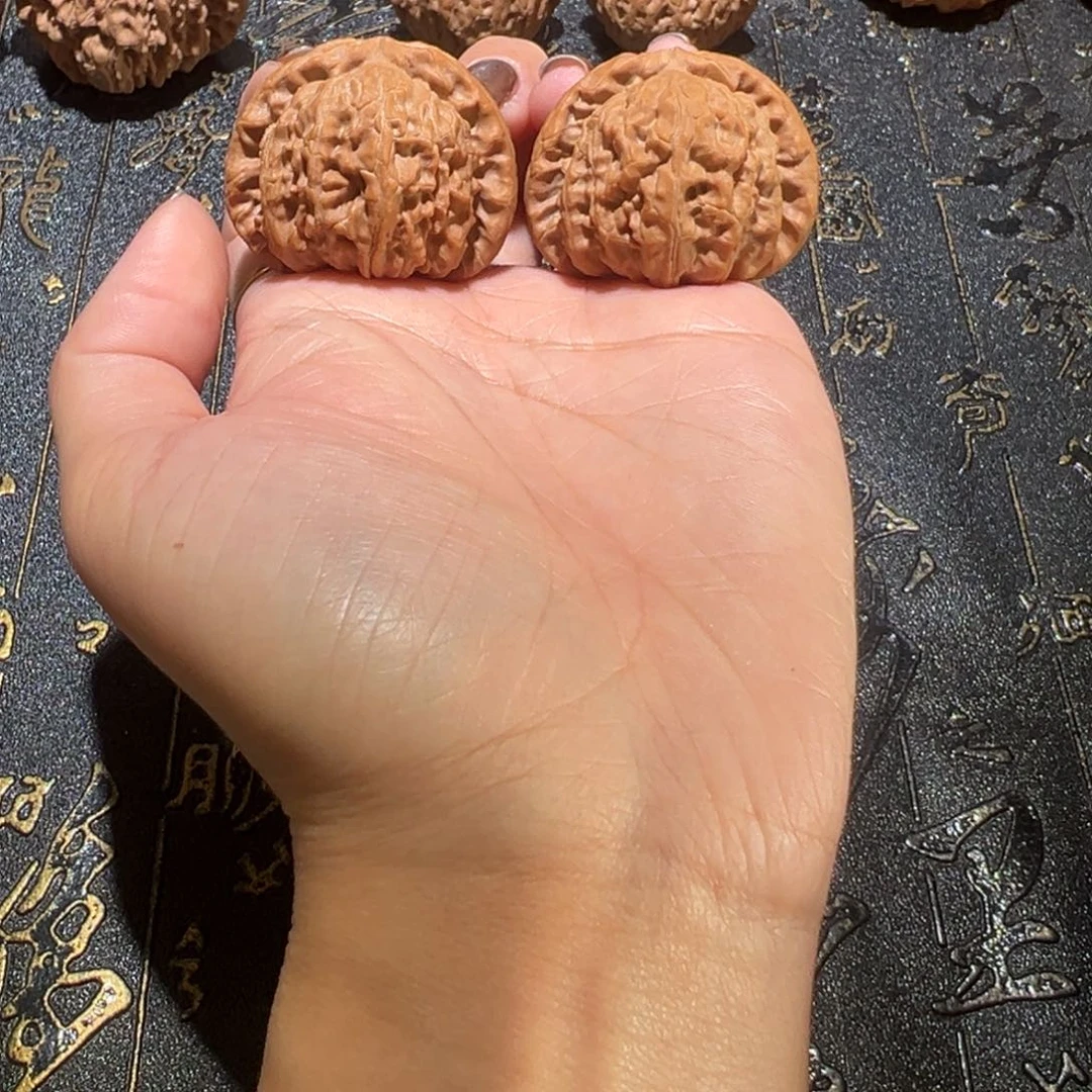 ，***曦吊坠文玩核桃白狮子37手把件120