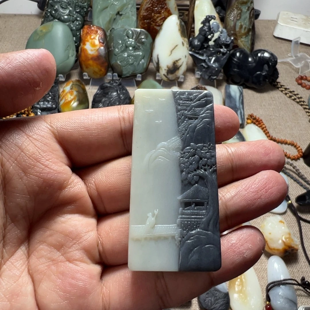 和田玉未镶嵌挂件山**行山水