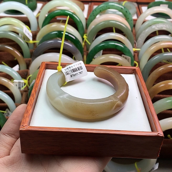 和田玉手镯未镶嵌51/52