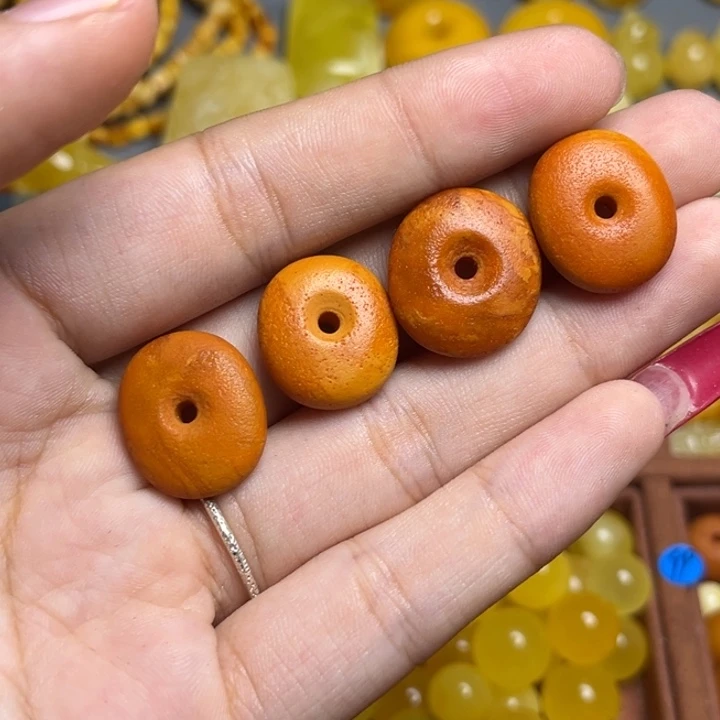 蜜蜡未镶嵌珠宝奇石鸡油黄老蜡橘皮藏扣一个 微微瑕