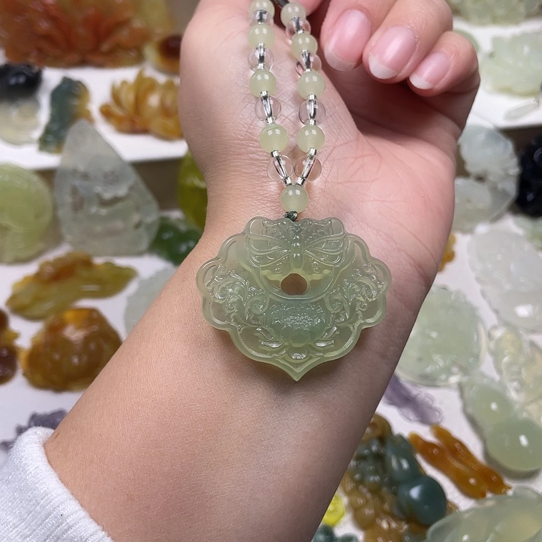 蛇纹石玉未镶嵌颈饰