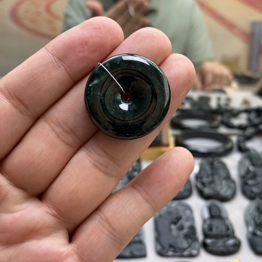 翡翠未镶嵌颈饰平安扣