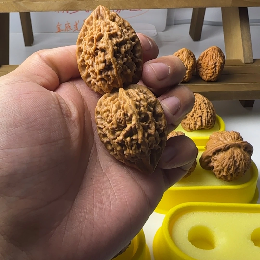 文玩核桃吊坠蚂蚁纹