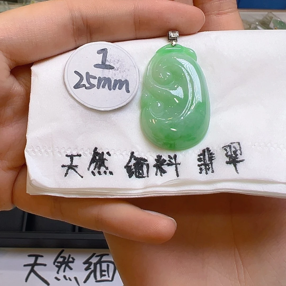 翡翠颈饰18K金镶嵌翡翠