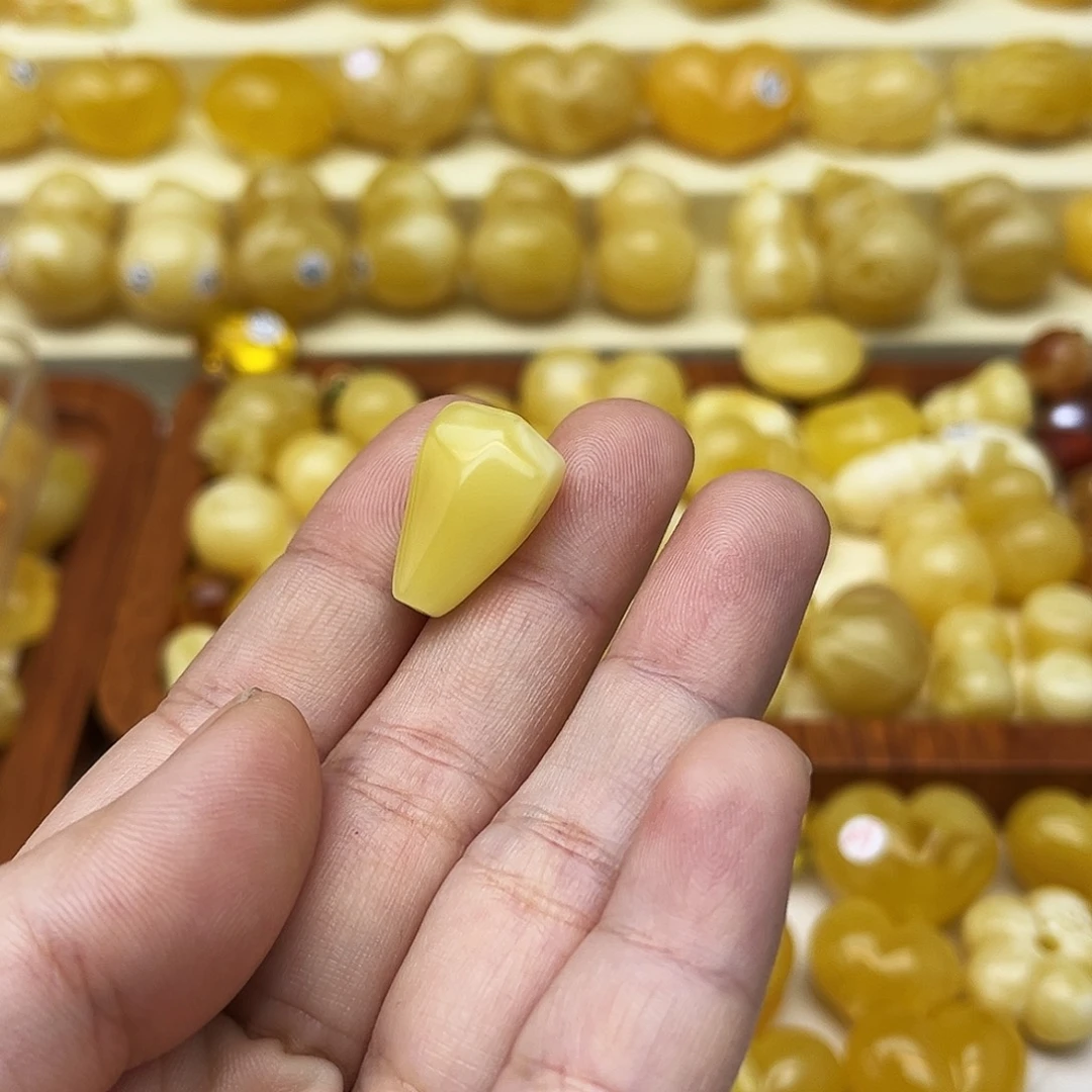 蜜蜡未镶嵌裸石天然