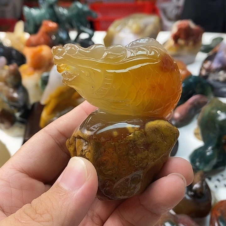 荻***：合金颈饰玛瑙/玉髓