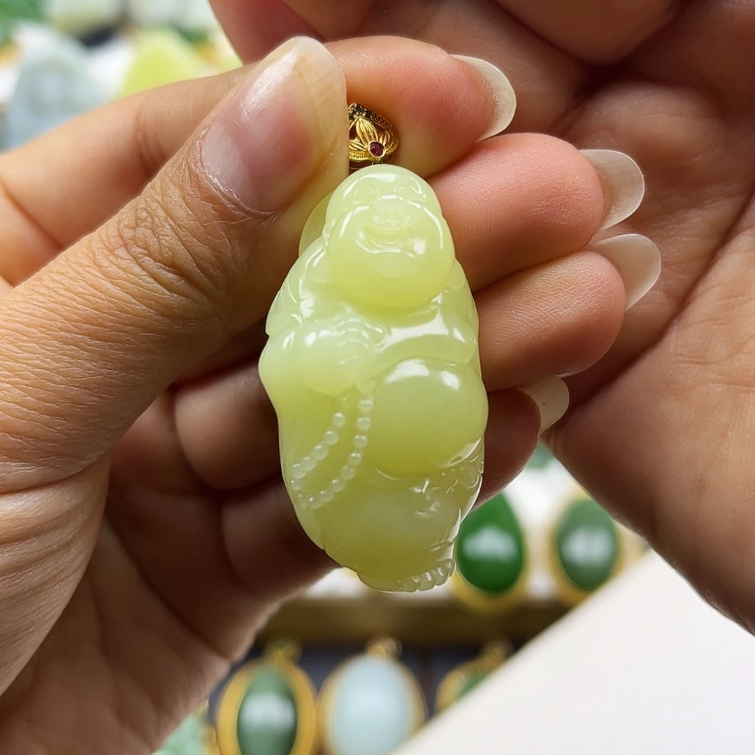 和田玉18K金镶嵌颈饰