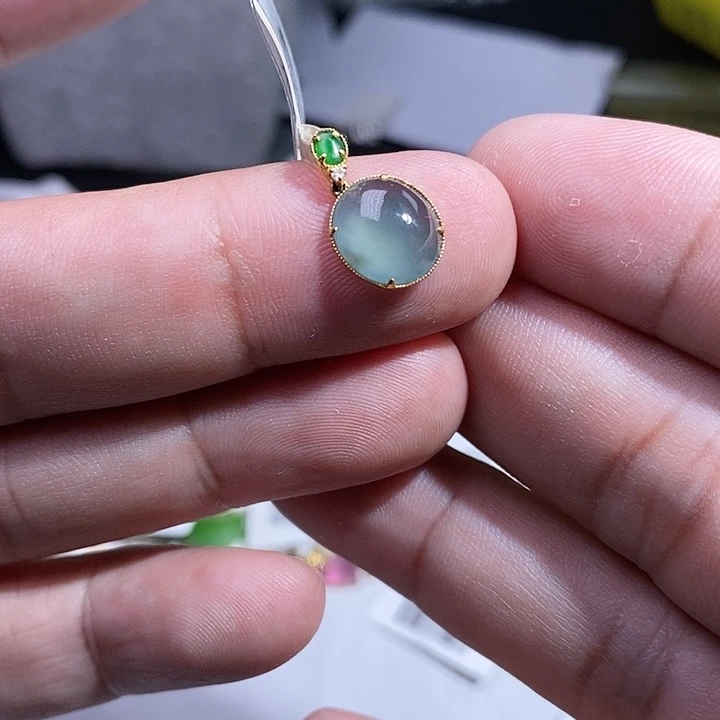 翡翠18K金镶嵌颈饰