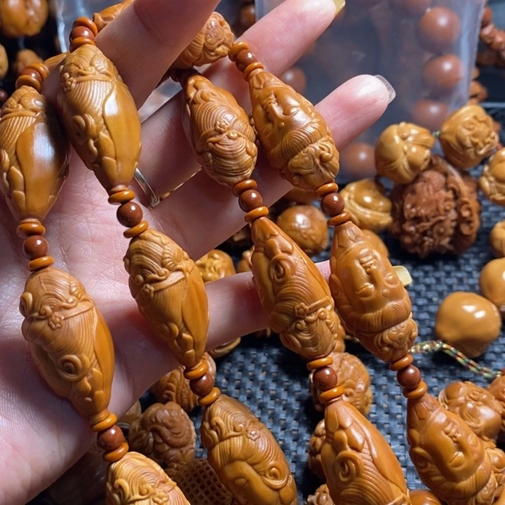 橄榄核吊坠柳叶观音