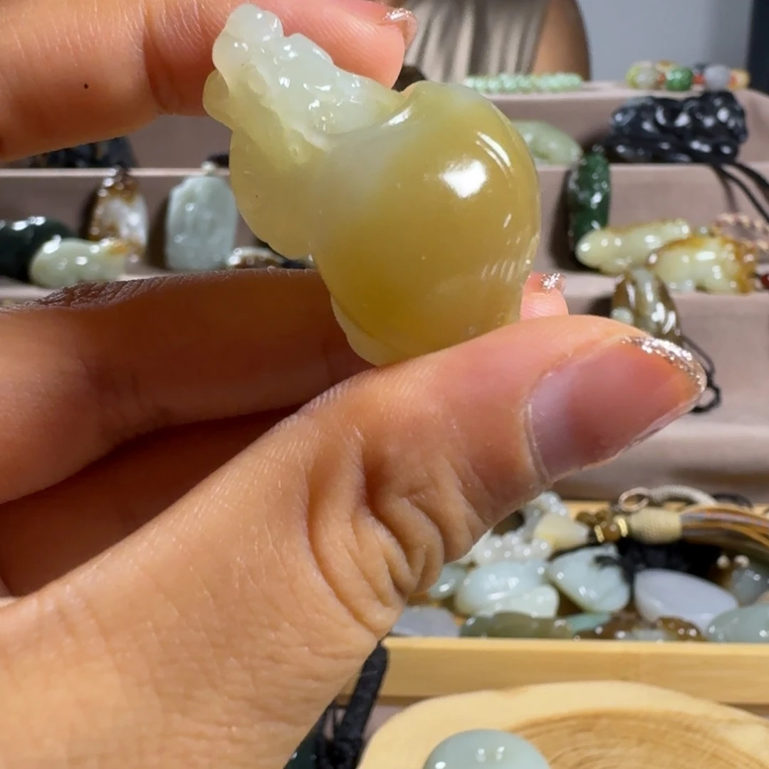 和田玉（糖玉）未镶嵌颈饰