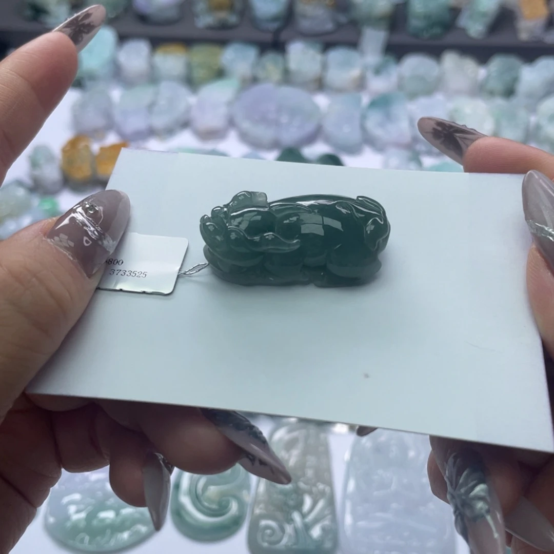 翡翠颈饰未镶嵌貔貅