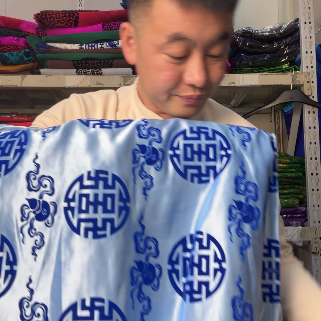 成人礼品绸缎套装