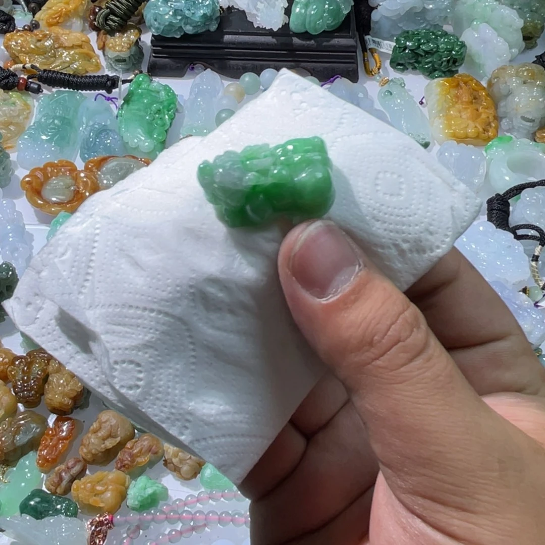 翡翠颈饰未镶嵌天然