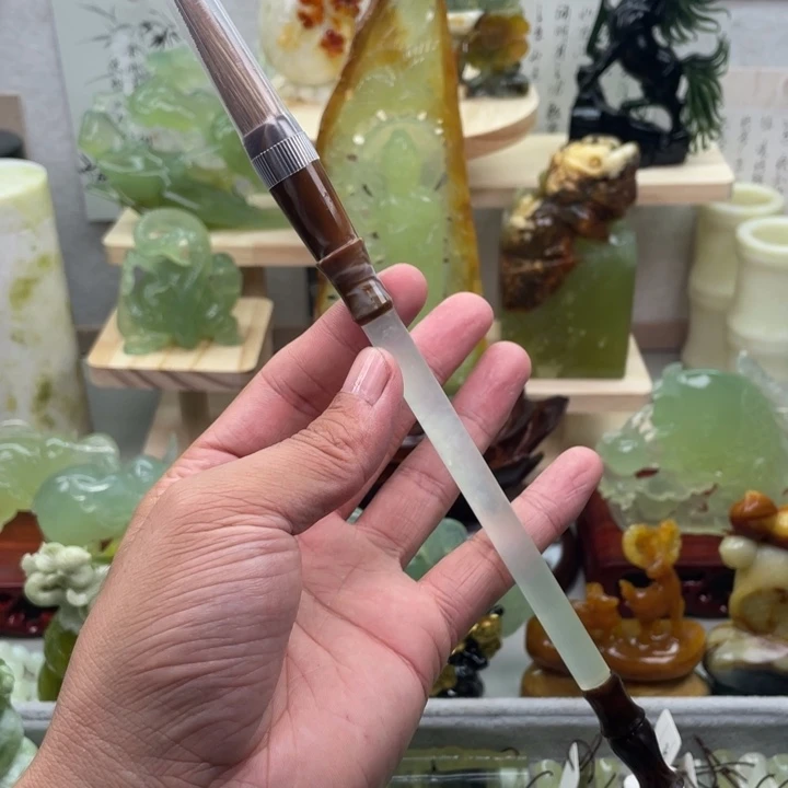 蛇纹石玉未镶嵌四大名玉毛笔