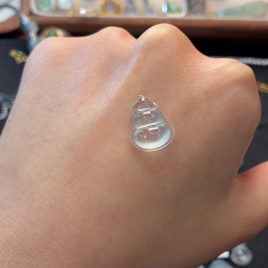 陈****翡翠未镶嵌颈饰豆子